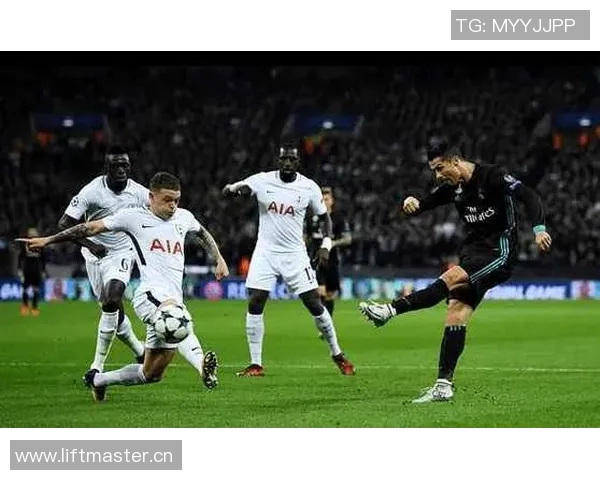 皇萨仁巴黎等队争抢16岁中场艾希霍恩赫塔要价2000万欧元 皇萨仁巴黎等队争抢16岁中场艾希霍恩赫塔要价2000万欧元