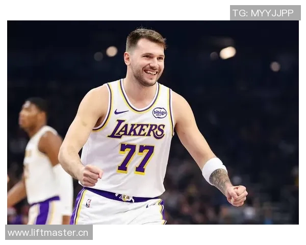 雷迪克赞东契奇扣篮精彩释放情绪让人惊喜