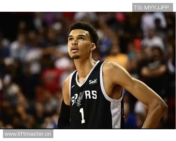 文班首秀表现惊艳砍下30分10板成队史第二人追平邓肯辉煌纪录