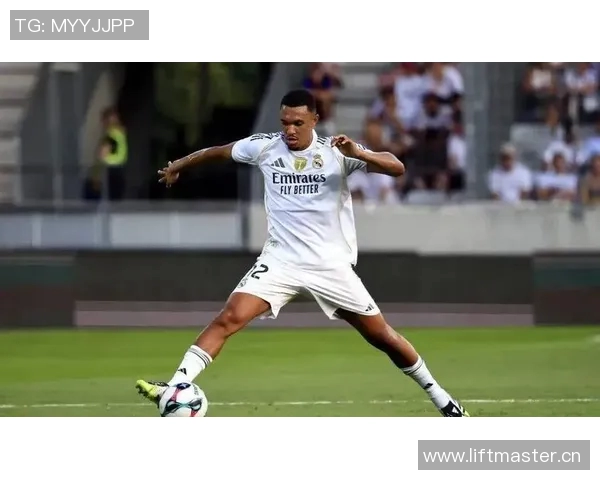 皇马全员合练赫伊森阿诺德卡瓦哈尔塞巴略斯状态回暖备战新赛季