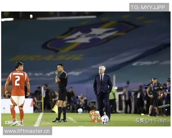 内马尔选择低调风格粉白色LV外套售价4300镑搭配面罩引关注